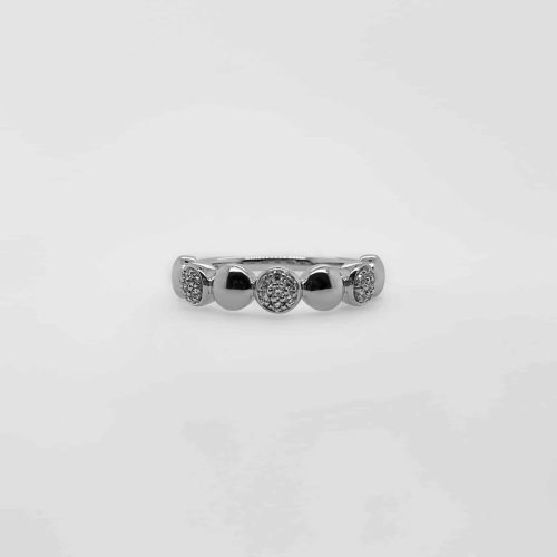 Hvitt gull ring med diamanter