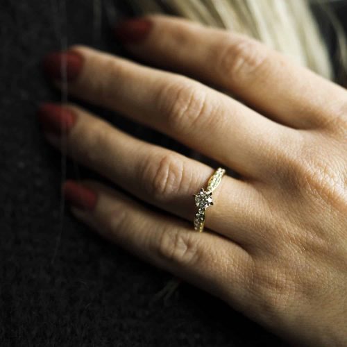 Alternative view of Superstar ring i gull m/dia 0,38 ct TWSI