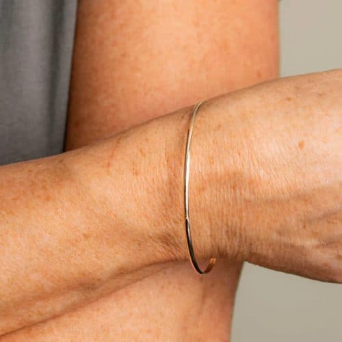 Alternative view of Armring i gull massiv 2 mm