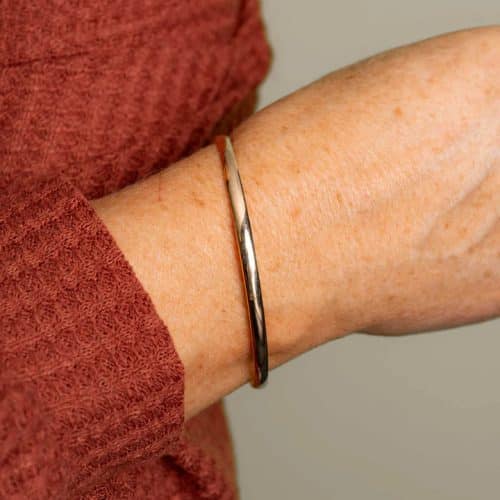 Alternative view of Armring i gull massiv 5 mm