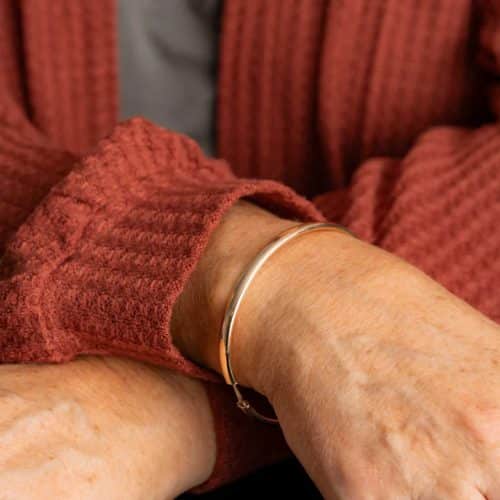 Alternative view of Pan Jewelry, Armring i 585 gult gull Flott armring i 585 gult gull. Armringen er oval og har en bredde på 5 mm, den er leddet og hul innvendig.