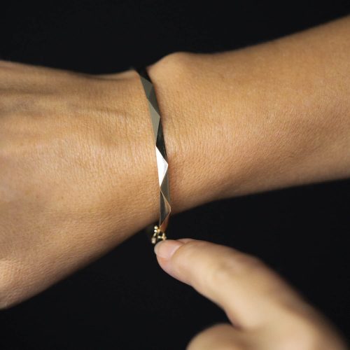 Alternative view of Fasett armring i gull