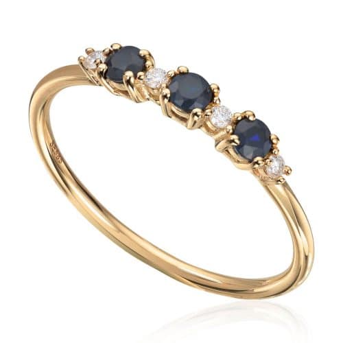 Ring med 0,06ct WSI og Safirer i Gult gull