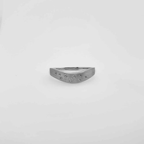 Hvitt gull ring med diamanter