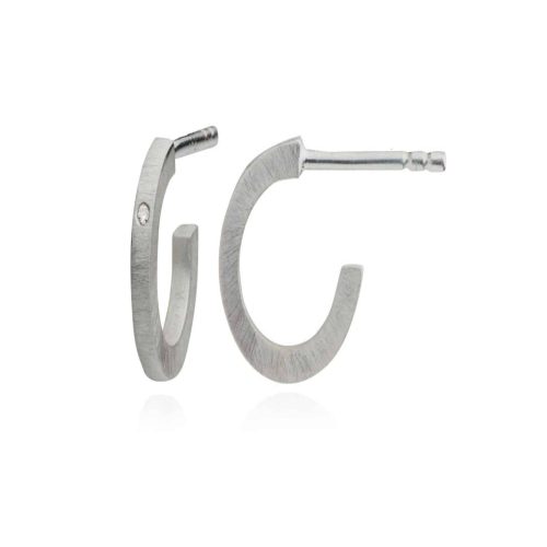 COSMOS - matt sølv ørepynt med diamanter