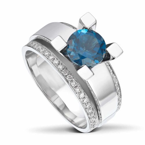 Hvitt gull ring med London blue Topas og diamanter