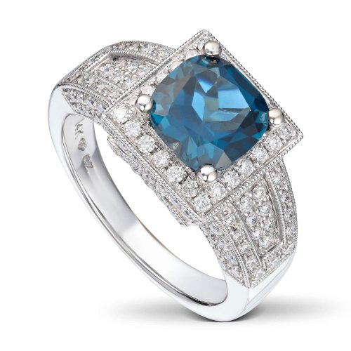 Hvitt gull ring med London blue Topas og diamanter