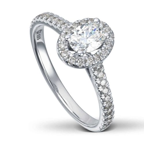 Hvitt gull ring med oval diamant og brillianter