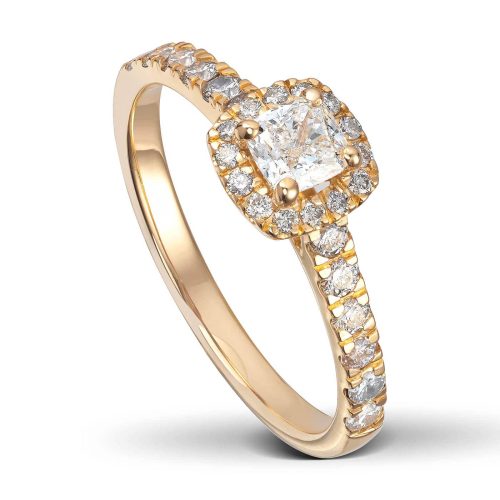 Gult gull ring med cushion cut diamant og brillianter