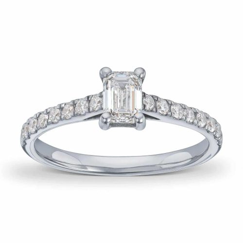 Alternative view of Hvitt gull ring med emerald cut diamant og brillianter